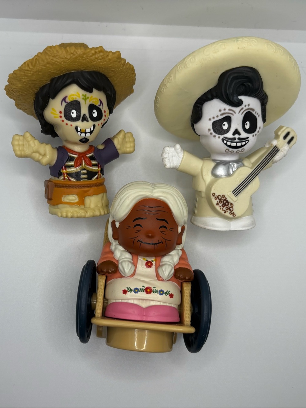Very Rare Fisher Price Little People Mama Coco Wheelchair, Hector & Ernesto